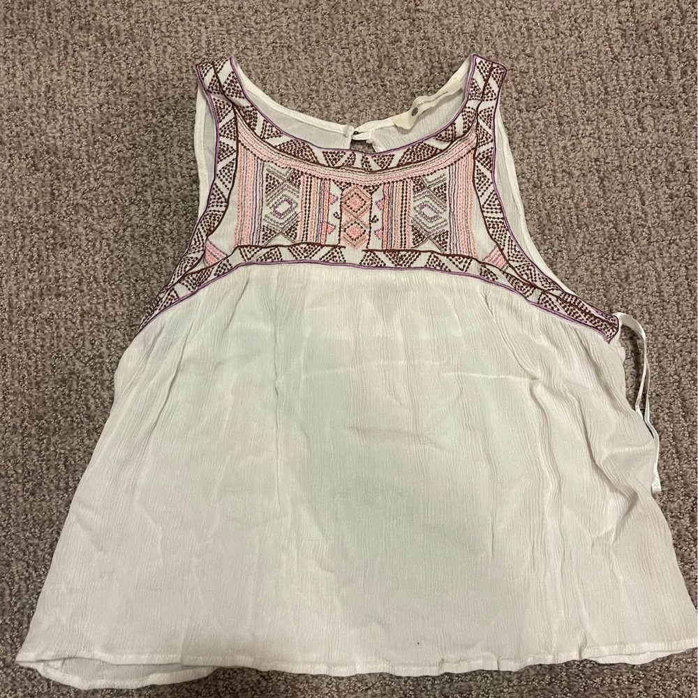 Boutique womens tank size large but fits like a small